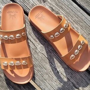 NWT SALT SISTERS Oceanside Golden Cowrie Shell Seashells Slide Sandals 9 / 10